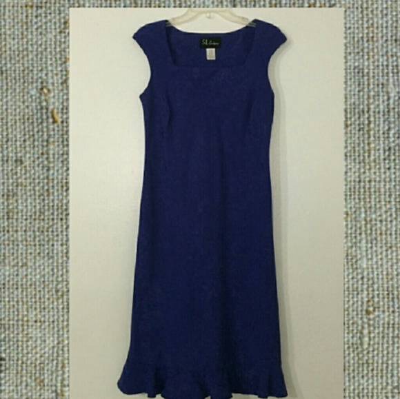 Elegant Flowey Evening Dress - Picture 4 of 6